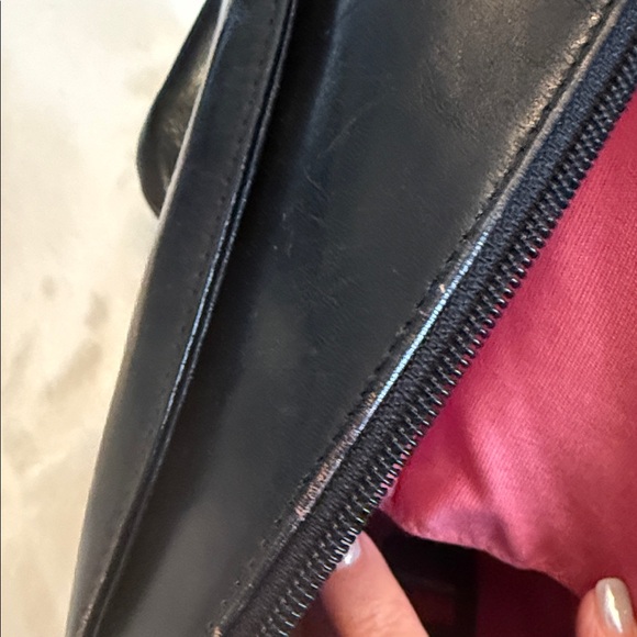 HOBO Black Leather Shoulder sling back/shoulder bag - Picture 11 of 16